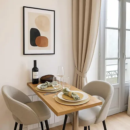 Chic Parisian Close To Eiffel Tower * Paris
